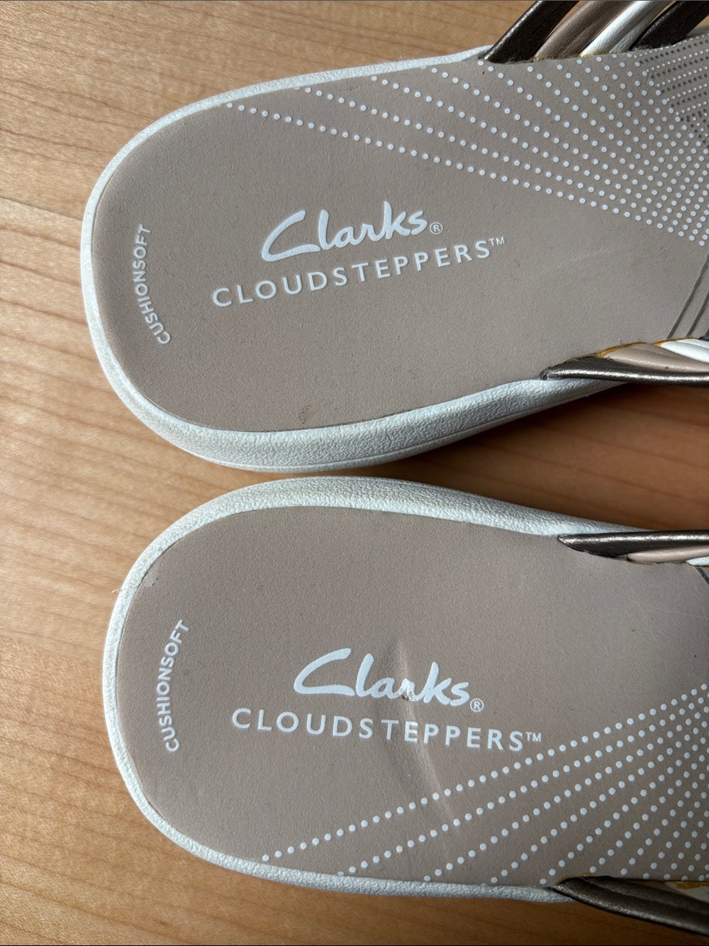 Clarks Cloudsteppers Woven Strap Thong Sandals in Taupe and White - Picture 4 of 5
